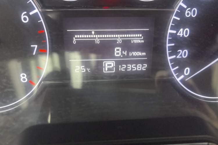 Used Nissan Tiida 2011 1.6L CVT Smart Version Odometer Close Up