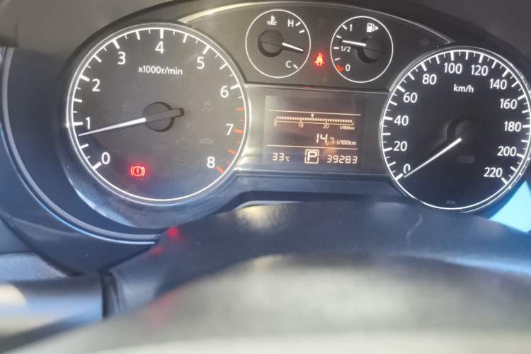 Used Nissan Tiida 2011 1.6L CVT Smart Version Odometer Close Up