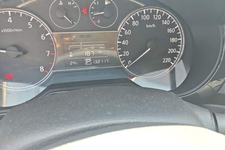 Used Nissan Tiida 2011 1.6L CVT Smart Version Odometer Close Up