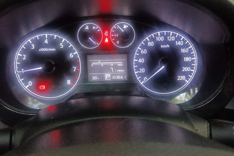Used Nissan Tiida 2011 1.6L CVT Smart Version Odometer Close Up