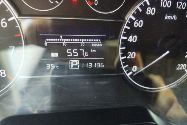 Used Nissan Tiida 2011 1.6L CVT Smart Version Odometer Close Up