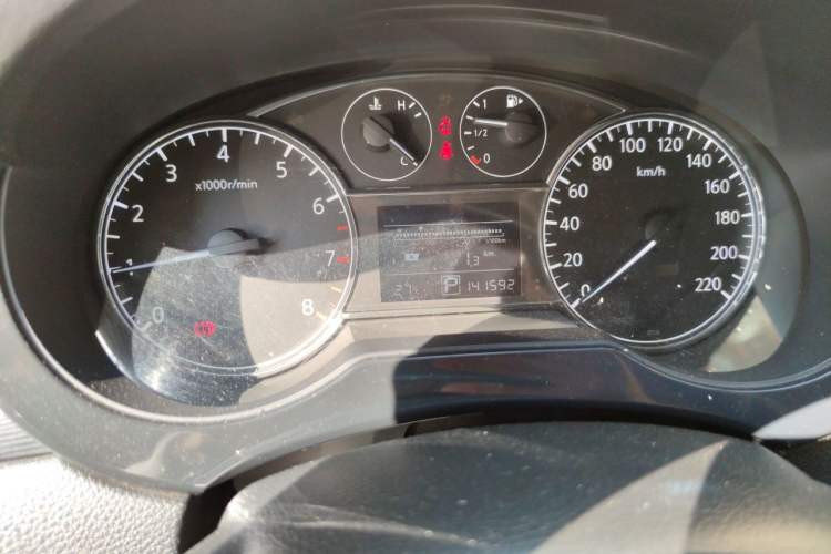 Used Nissan Tiida 2011 1.6L CVT Smart Version Odometer Close Up