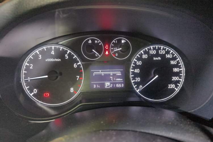 Used Nissan Tiida 2011 1.6L CVT Smart Version Odometer Close Up