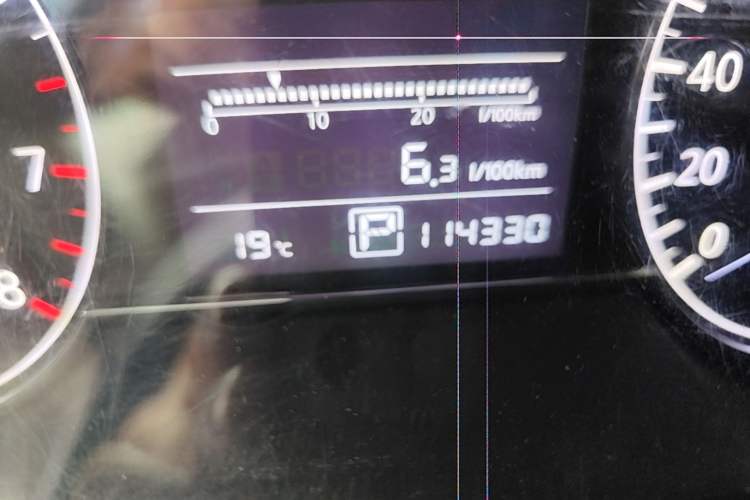 Used Nissan Tiida 2011 1.6L CVT Smart Version Odometer Close Up