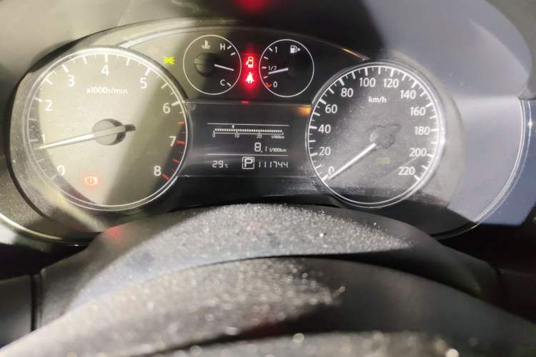 Used Nissan Tiida 2011 1.6L CVT Smart Version Odometer Close Up