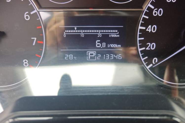 Used Nissan Tiida 2011 1.6L CVT Smart Version Odometer Close Up