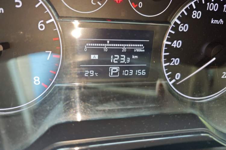 Used Nissan Tiida 2011 1.6L CVT Smart Version Odometer Close Up