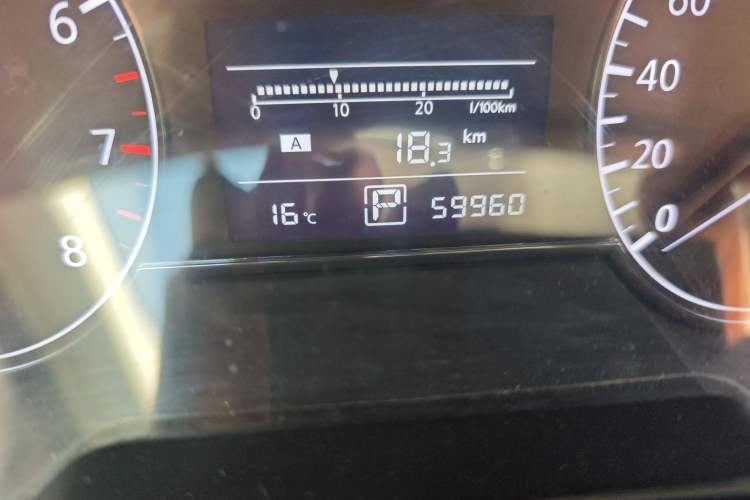 Used Nissan Tiida 2011 1.6L CVT Smart Version Odometer Close Up
