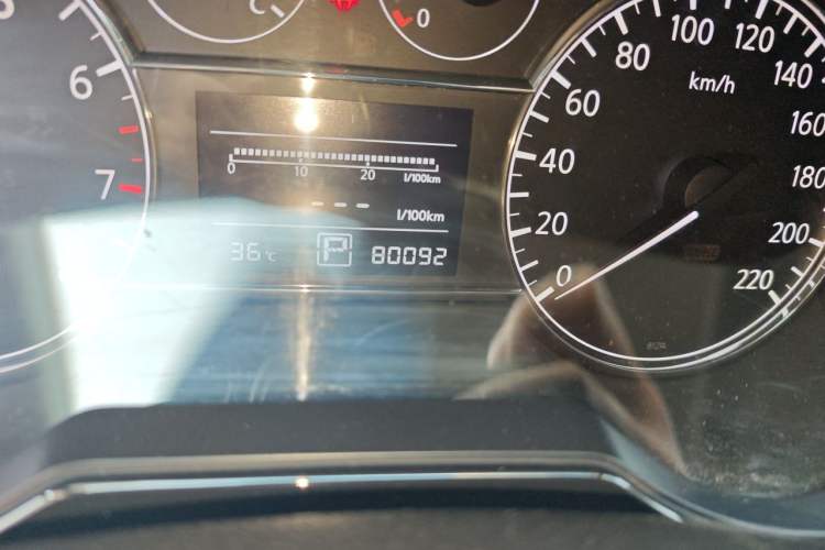 Used Nissan Tiida 2011 1.6L CVT Smart Version Odometer Close Up