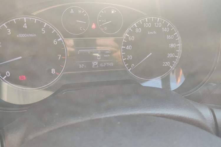 Used Nissan Tiida 2011 1.6L CVT Smart Version Odometer Close Up