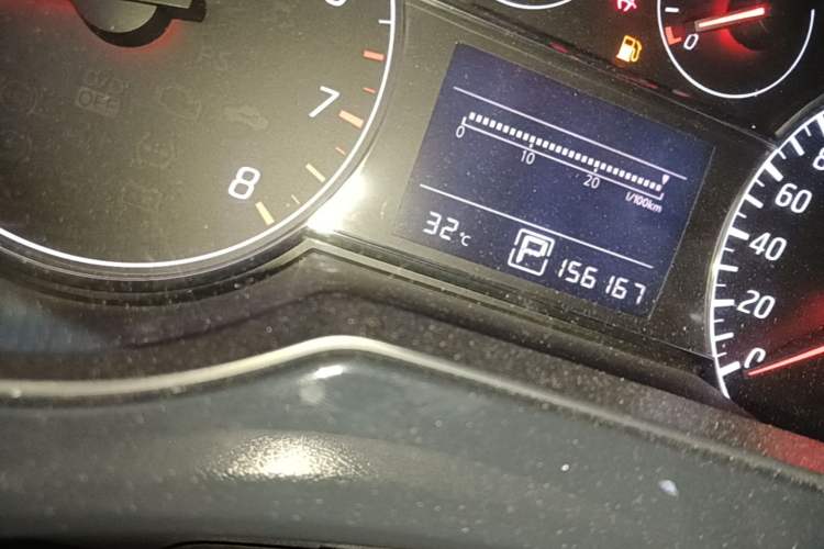 Used Nissan Tiida 2011 1.6T M-CVT Dynamic Edition Odometer Close Up