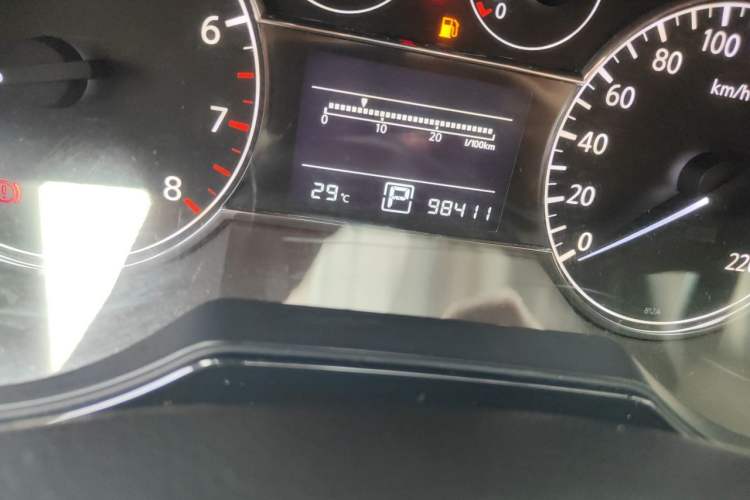 Used Nissan Tiida 2011 1.6L CVT Comfort Model Odometer Close Up
