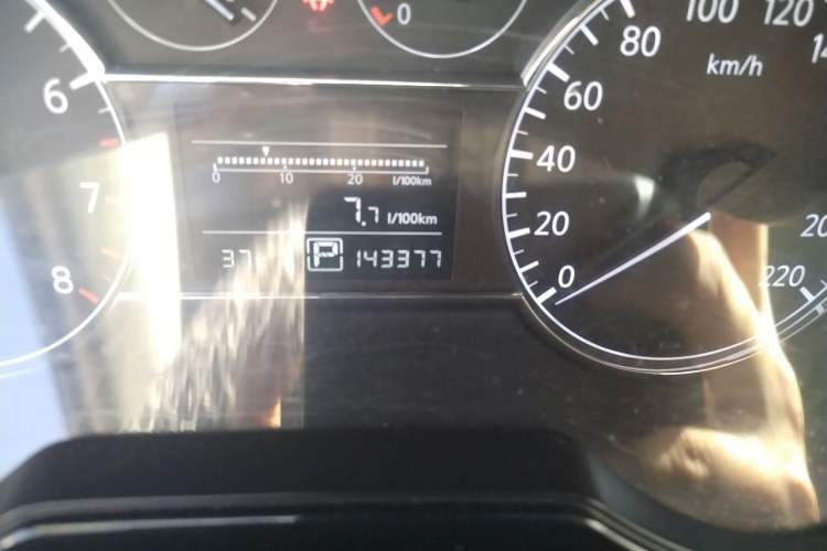 Used Nissan Tiida 2011 1.6L CVT Smart Version Odometer Close Up