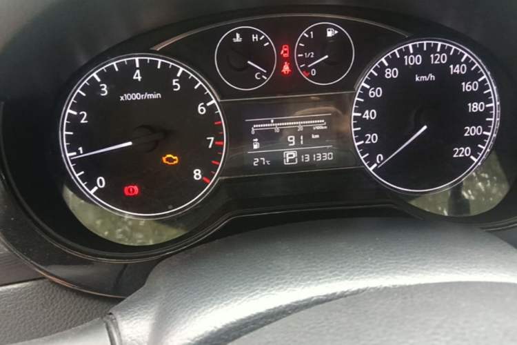 Used Nissan Tiida 2011 1.6L CVT Smart Version Odometer Close Up