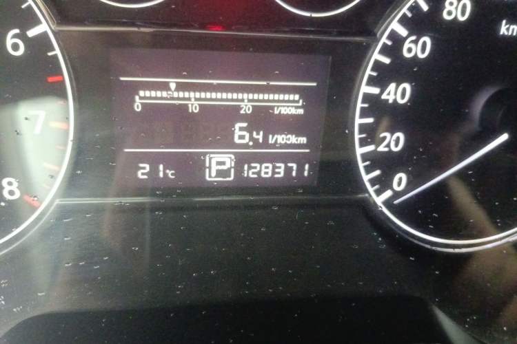 Used Nissan Tiida 2011 1.6L CVT Comfort Model Odometer Close Up