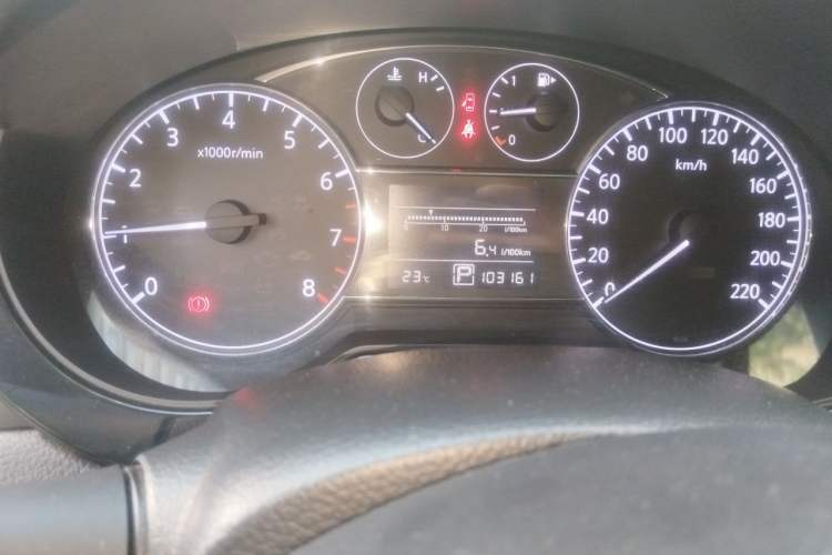 Used Nissan Tiida 2011 1.6L CVT Smart Version Odometer Close Up