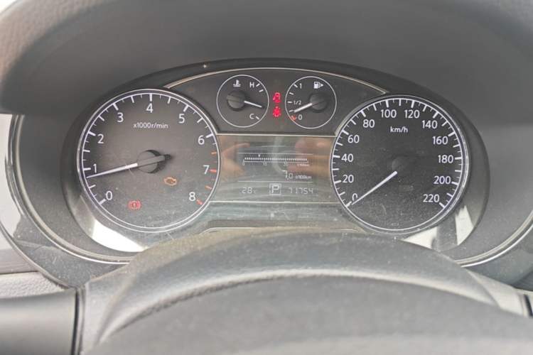Used Nissan Tiida 2011 1.6L CVT Smart Version Odometer Close Up