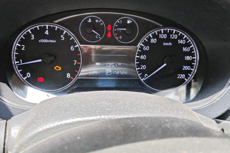 Used Nissan Tiida 2011 1.6L CVT Smart Version Odometer Close Up