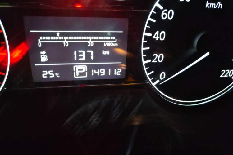 Used Nissan Tiida 2011 1.6L CVT Smart Version Odometer Close Up