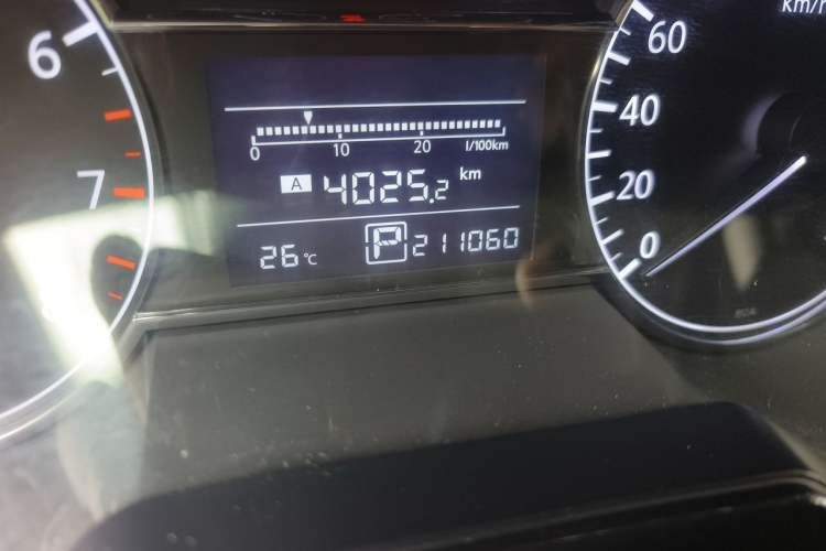 Used Nissan Tiida 2011 1.6L CVT Smart Version Odometer Close Up