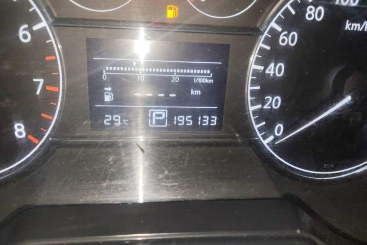 Used Nissan Tiida 2011 1.6L CVT Smart Version Odometer Close Up