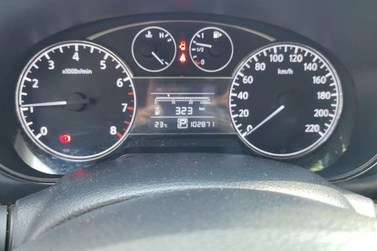 Used Nissan Tiida 2011 1.6L CVT Smart Version Odometer Close Up
