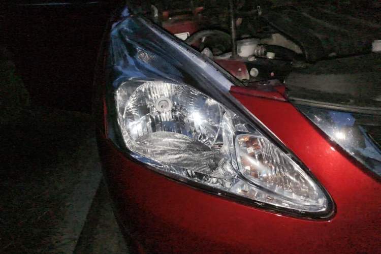 Used Nissan Tiida 2011 1.6L CVT Comfort Model Right Front Headlight