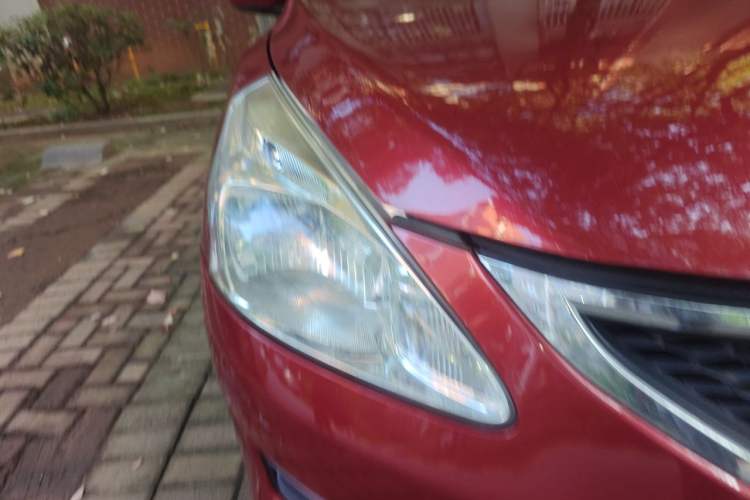 Used Nissan Tiida 2011 1.6L CVT Smart Version Right Front Headlight
