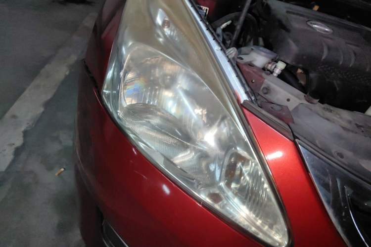 Used Nissan Tiida 2011 1.6L CVT Smart Version Right Front Headlight