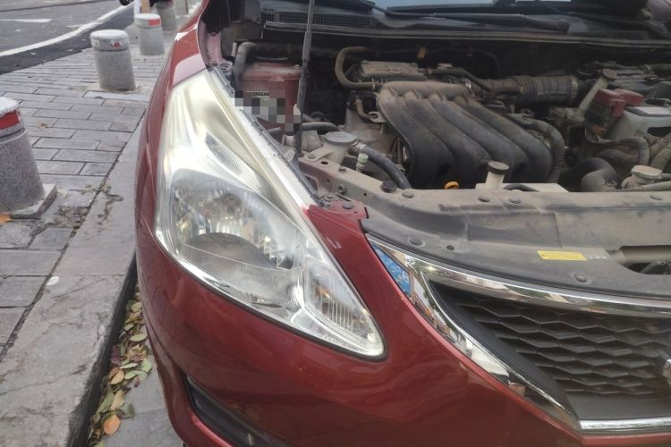 Used Nissan Tiida 2011 1.6L CVT Comfort Model Right Front Headlight