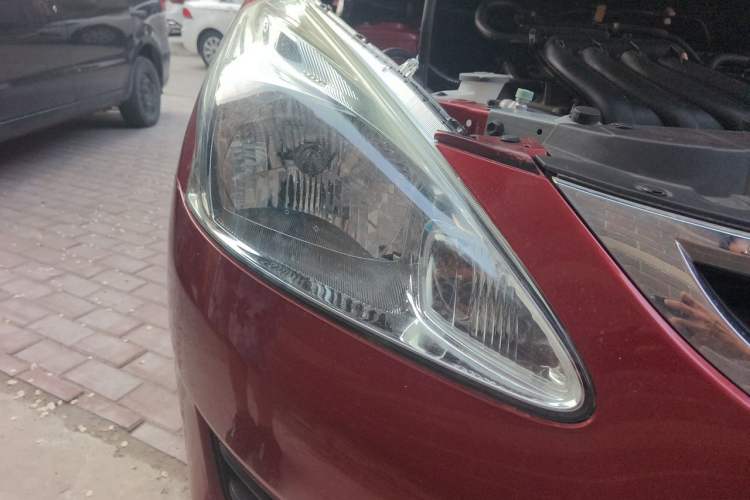 Used Nissan Tiida 2011 1.6L CVT Comfort Model Right Front Headlight