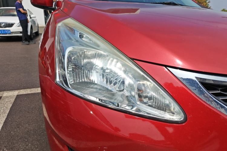 Used Nissan Tiida 2011 1.6L CVT Comfort Model Right Front Headlight