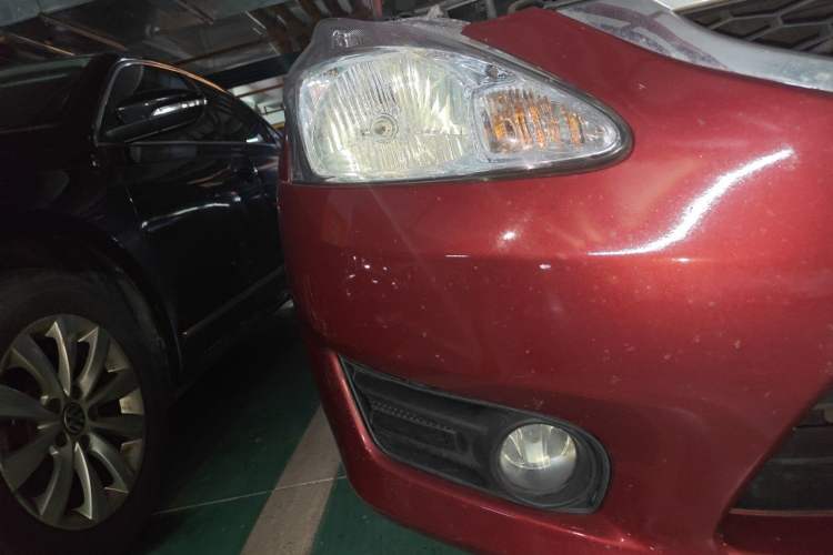 Used Nissan Tiida 2011 1.6L CVT Comfort Model Right Front Headlight
