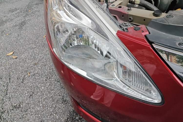 Used Nissan Tiida 2011 1.6L CVT Smart Version Right Front Headlight