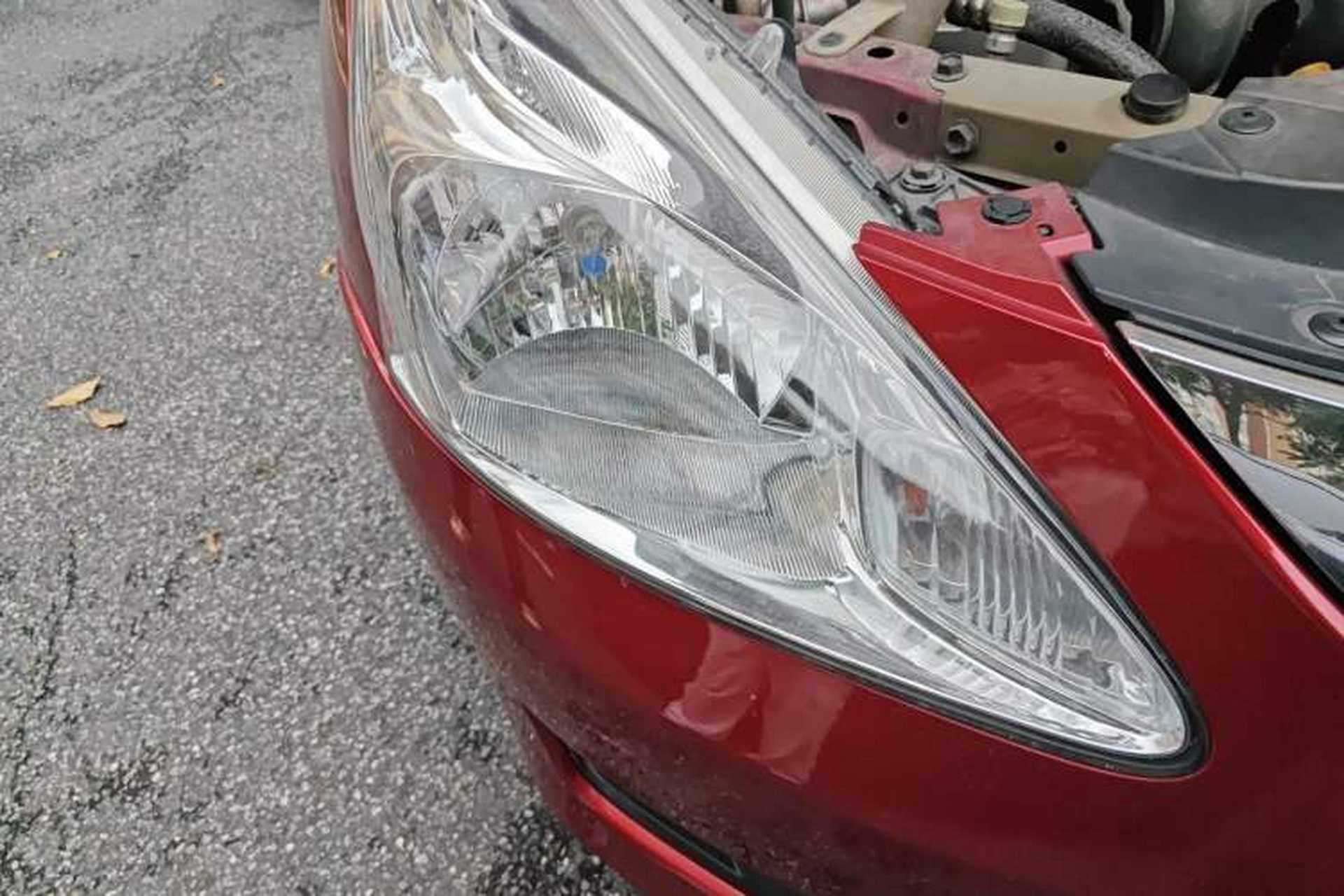 Used Nissan Tiida 2011 1.6L CVT Smart Version Right Front Headlight