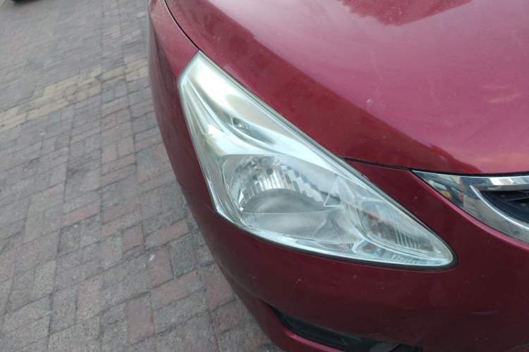 Used Nissan Tiida 2011 1.6L CVT Smart Version Right Front Headlight
