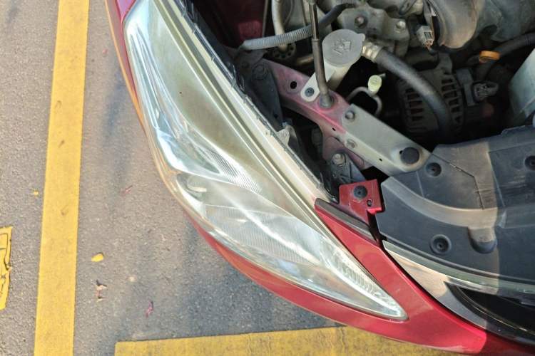 Used Nissan Tiida 2011 1.6L CVT Comfort Model Right Front Headlight