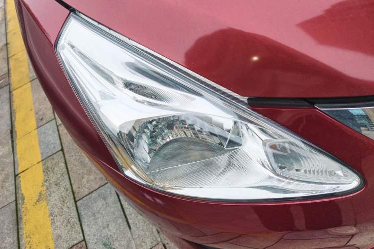 Used Nissan Tiida 2011 1.6L CVT Comfort Model Right Front Headlight