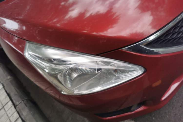 Used Nissan Tiida 2011 1.6L CVT Comfort Model Right Front Headlight