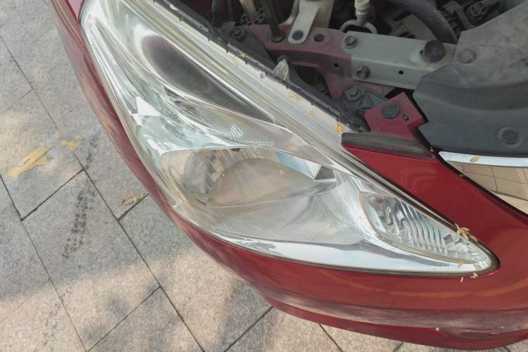 Used Nissan Tiida 2011 1.6L CVT Comfort Model Right Front Headlight