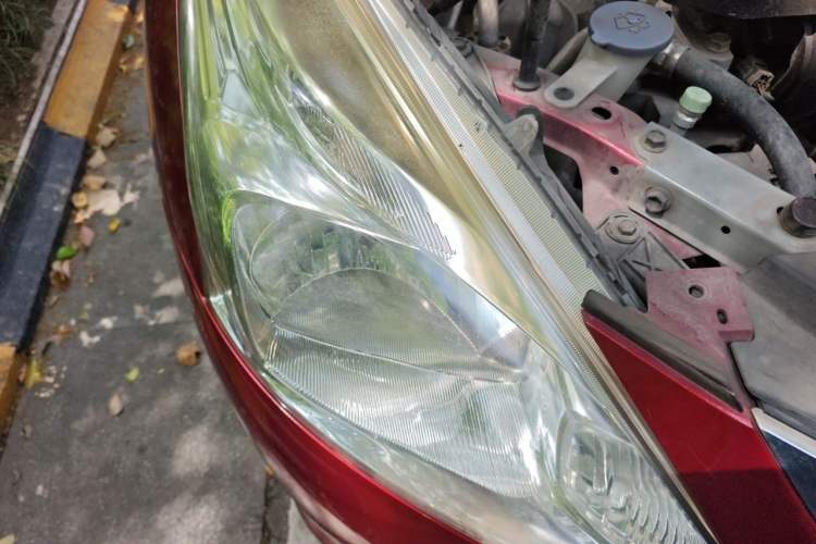 Used Nissan Tiida 2011 1.6L CVT Smart Version Right Front Headlight