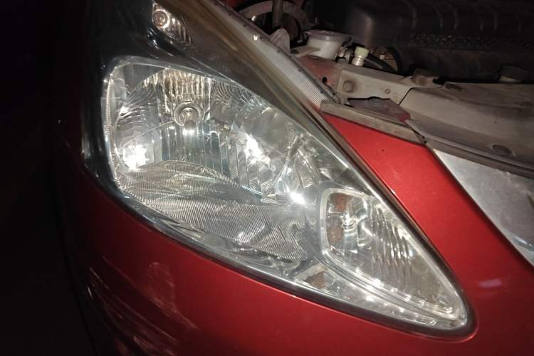 Used Nissan Tiida 2011 1.6L CVT Luxury Edition Right Front Headlight