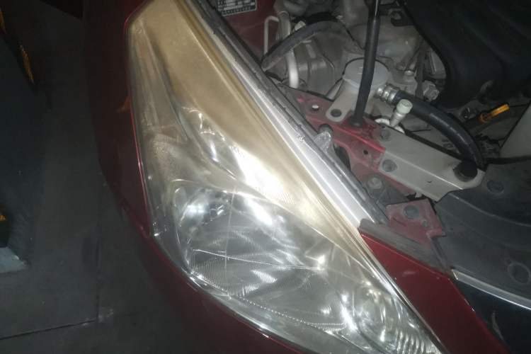 Used Nissan Tiida 2011 1.6L CVT Comfort Model Right Front Headlight