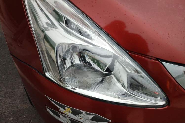 Used Nissan Tiida 2011 1.6L CVT Smart Version Right Front Headlight