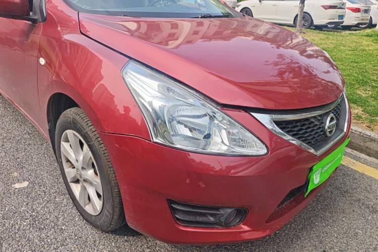 Used Nissan Tiida 2011 1.6L Manual Smart Version Right Front Headlight