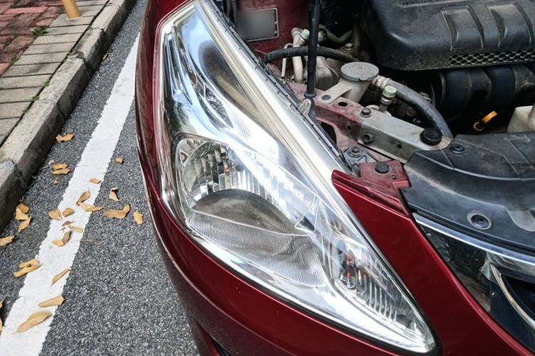 Used Nissan Tiida 2011 1.6L CVT Smart Version Right Front Headlight
