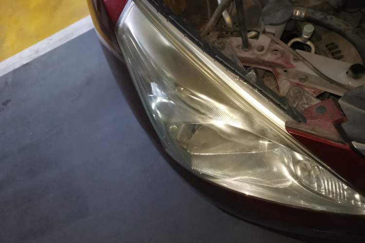 Used Nissan Tiida 2011 1.6L CVT Smart Version Right Front Headlight