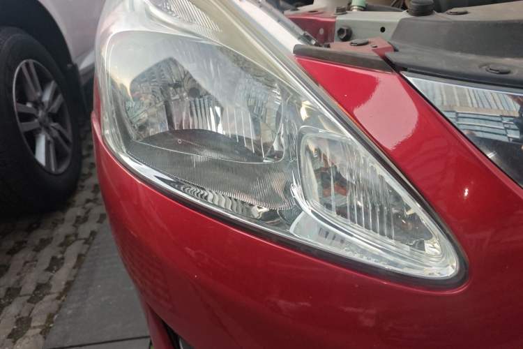 Used Nissan Tiida 2011 1.6L CVT Comfort Model Right Front Headlight