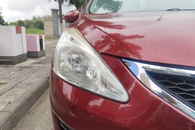 Used Nissan Tiida 2011 1.6L Manual Comfort Edition Right Front Headlight