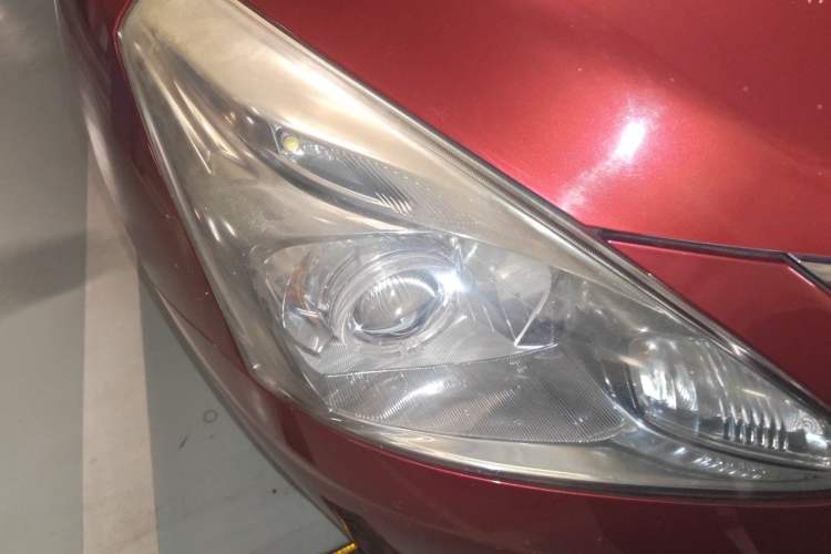 Used Nissan Tiida 2011 1.6L CVT Smart Version Right Front Headlight